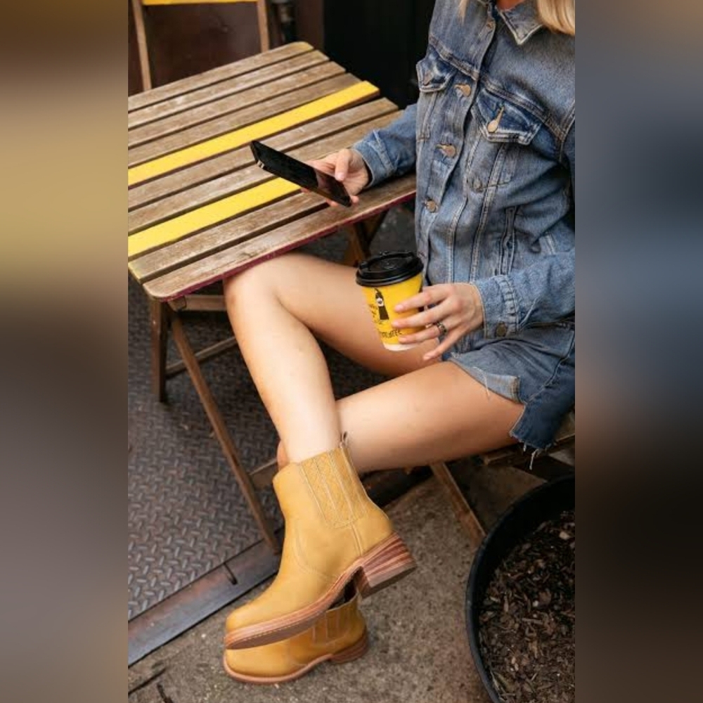 Anthropologie FRYE Campus 14L Festival Women's Boots Leather Tan Banana NEW